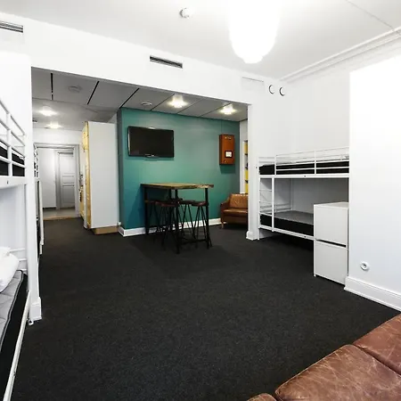 Backpackers Hostel *