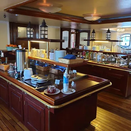 M/s Birger Jarl - & Bateau-hôtel