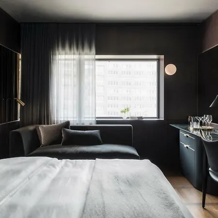 Hotel At Six