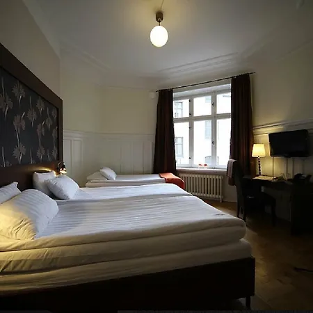 Queen's By First Hotel 3*