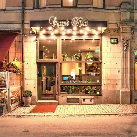 Hotel Queen's By First 3*
