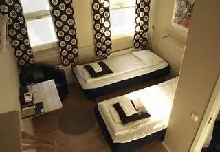 Metro Hotel 3*