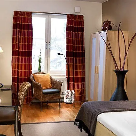 Maude's Enskede 3*