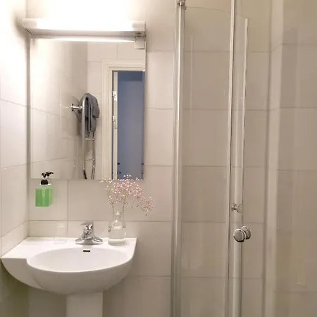 Crystal Plaza 3*