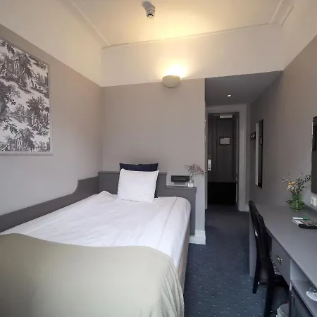 Crystal Plaza Hotel 3*