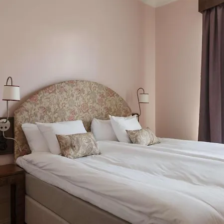 Ruth, Worldhotels Crafted Hotel 4*