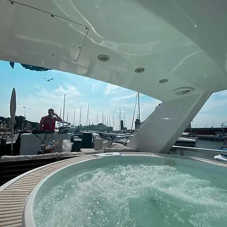 Vip In A Luxurious Yacht * Stockholm