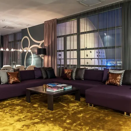 Quality Globe Hotel 4*