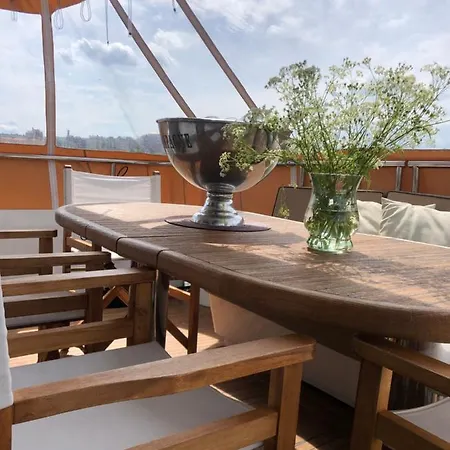 Botel Vip In A Luxurious Yacht *