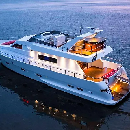 Botel Vip In A Luxurious Yacht