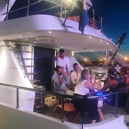 Botel Luxurious Yacht