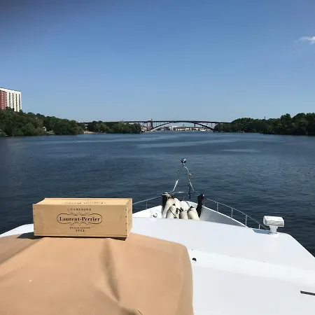 Botel Vip In A Luxurious Yacht
