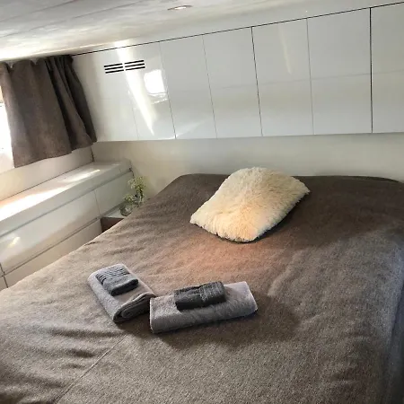Vip In A Luxurious Yacht *