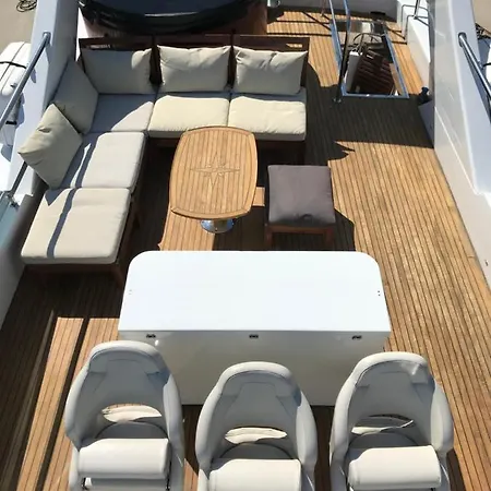 Botel Luxurious Yacht