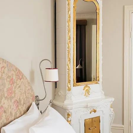 Ruth, Worldhotels Crafted Hotel
