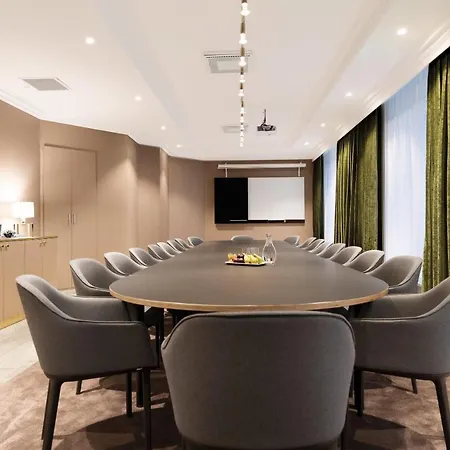 Elite Plaza Hotel 4*