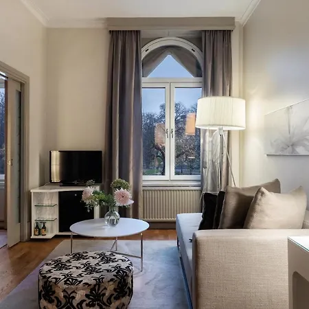 Elite Plaza Hotel 4*