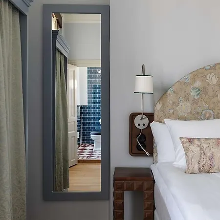 Ruth, Worldhotels Crafted Hotel