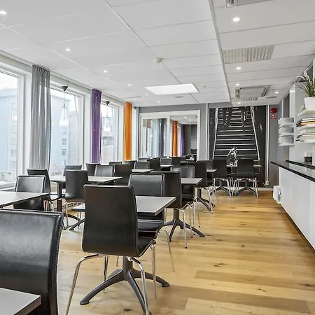Connect Hotell 3*