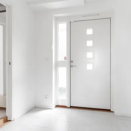 Beautiful With Sea View & Outdoor Space *