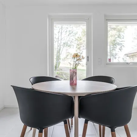 Beautiful With Sea View & Outdoor Space