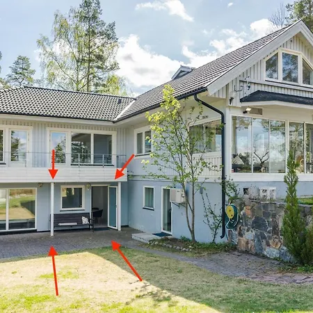 Beautiful With Sea View & Outdoor Space *