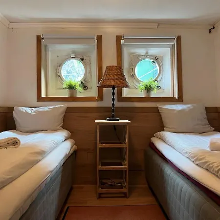 Botel Den Roeda Baten