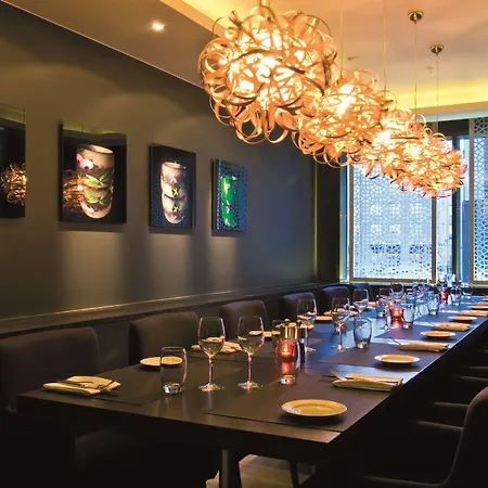 Radisson Blu Waterfront Hotel, Отель