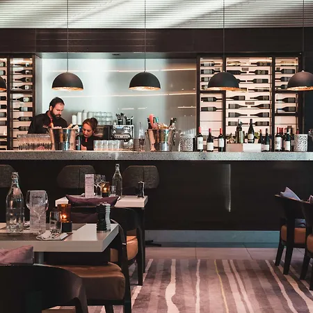 Radisson Blu Waterfront Hotel, 4*