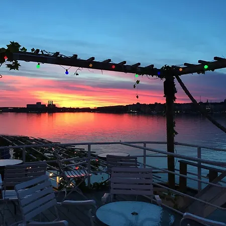 Botel Loginn 2*