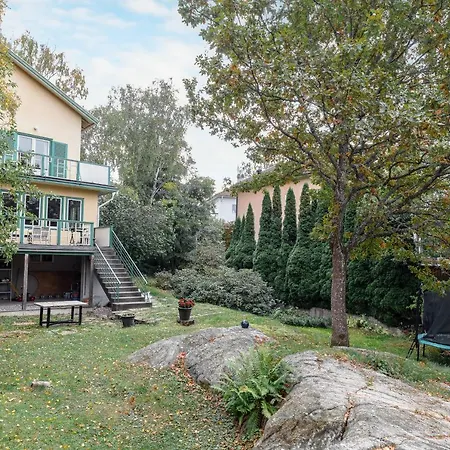 Fantastic 4 Bedroom In Bromma With Everything