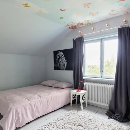Villa Fantastic 4 Bedroom In Bromma With Everything