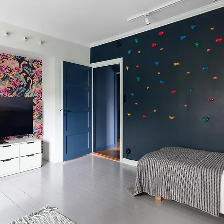 Fantastic 4 Bedroom In Bromma With Everything Villa *