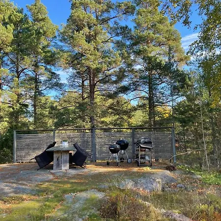 Charmigt Hus Pa Vindoe Stockholm