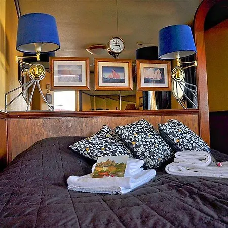 Hotel na wodzie Den Roeda Baten Sztokholm