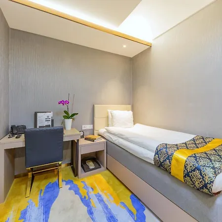 Livington 4*
