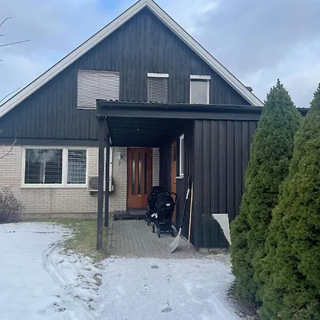 Private With Own Entrance Near Airport And Center!