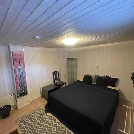Homestay Private With Own Entrance Near Airport And Center!