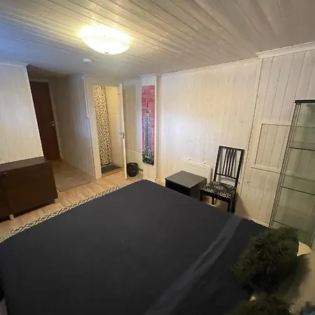 Homestay Private With Own Entrance Near Airport And Center!