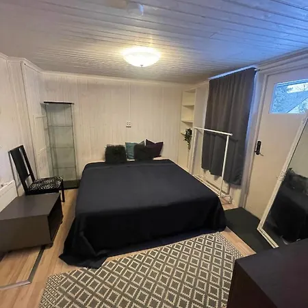 Private With Own Entrance Near Airport And Center! Homestay Stockholm