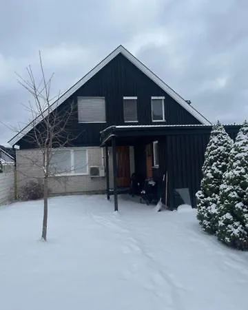 Private With Own Entrance Near Airport And Center! Homestay Stockholm