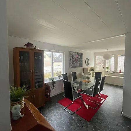 Private With Own Entrance Near Airport And Center! Homestay