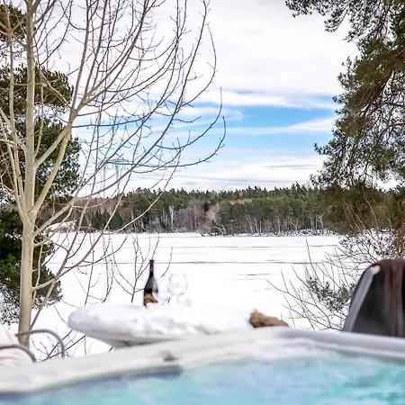 Villa Relaxing Oasis With Jacuzzi - Amazing View & Private Pier Stockholm