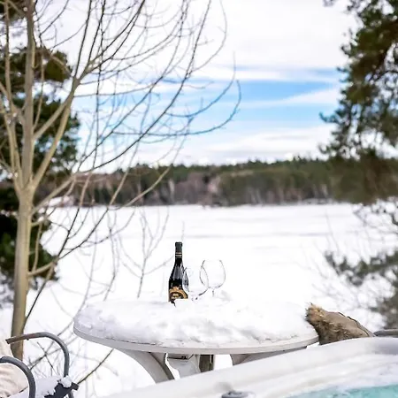 Relaxing Oasis With Jacuzzi - Amazing View & Private Pier Villa Stockholm