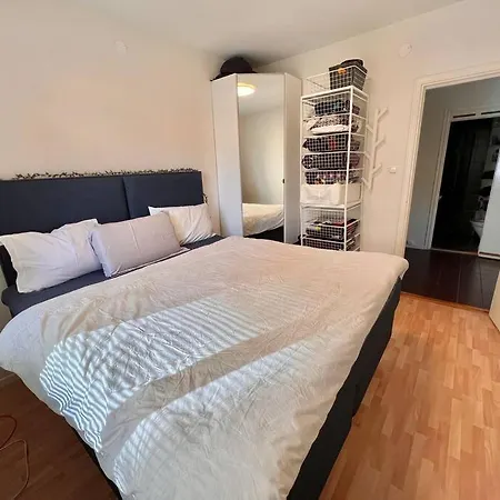 Great One Bedroom Flat Close To The City. Apartment *