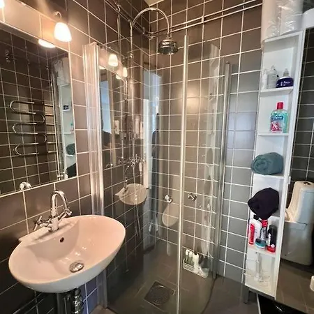 Great One Bedroom Flat Close To The City.