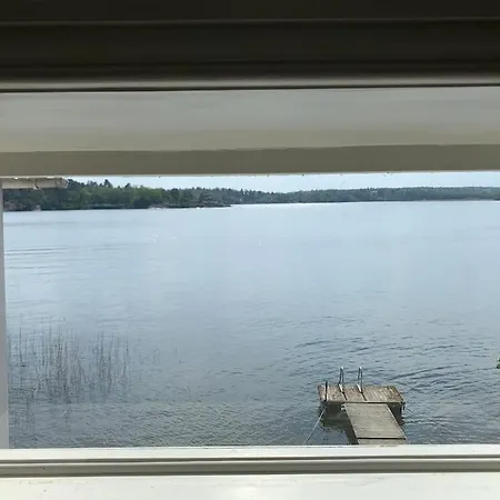 Dom wakacyjny Waterfront House With Jacuzzi & Jetty In *