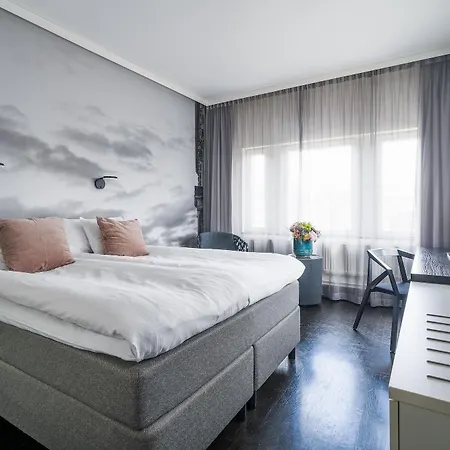 Hotel C