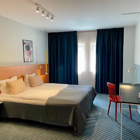 Quality Globe Hotel 4*