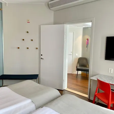 Quality Globe Hotel 4*